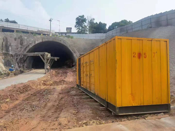 保亭发电机出租自启装置的工作原理是什么？