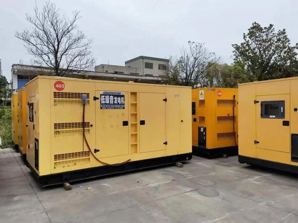 保亭如何检查柴油发电机的空气滤清器是否需要更换？