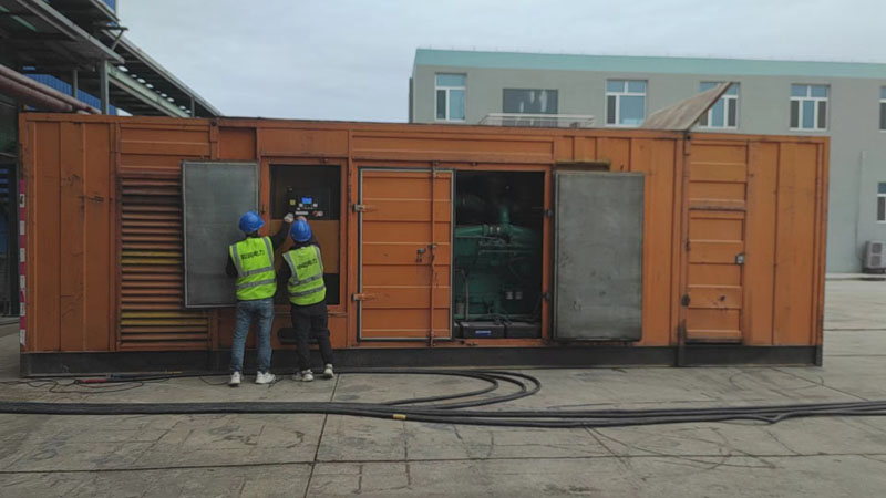 保亭如何检查柴油发电机组的机油油位？